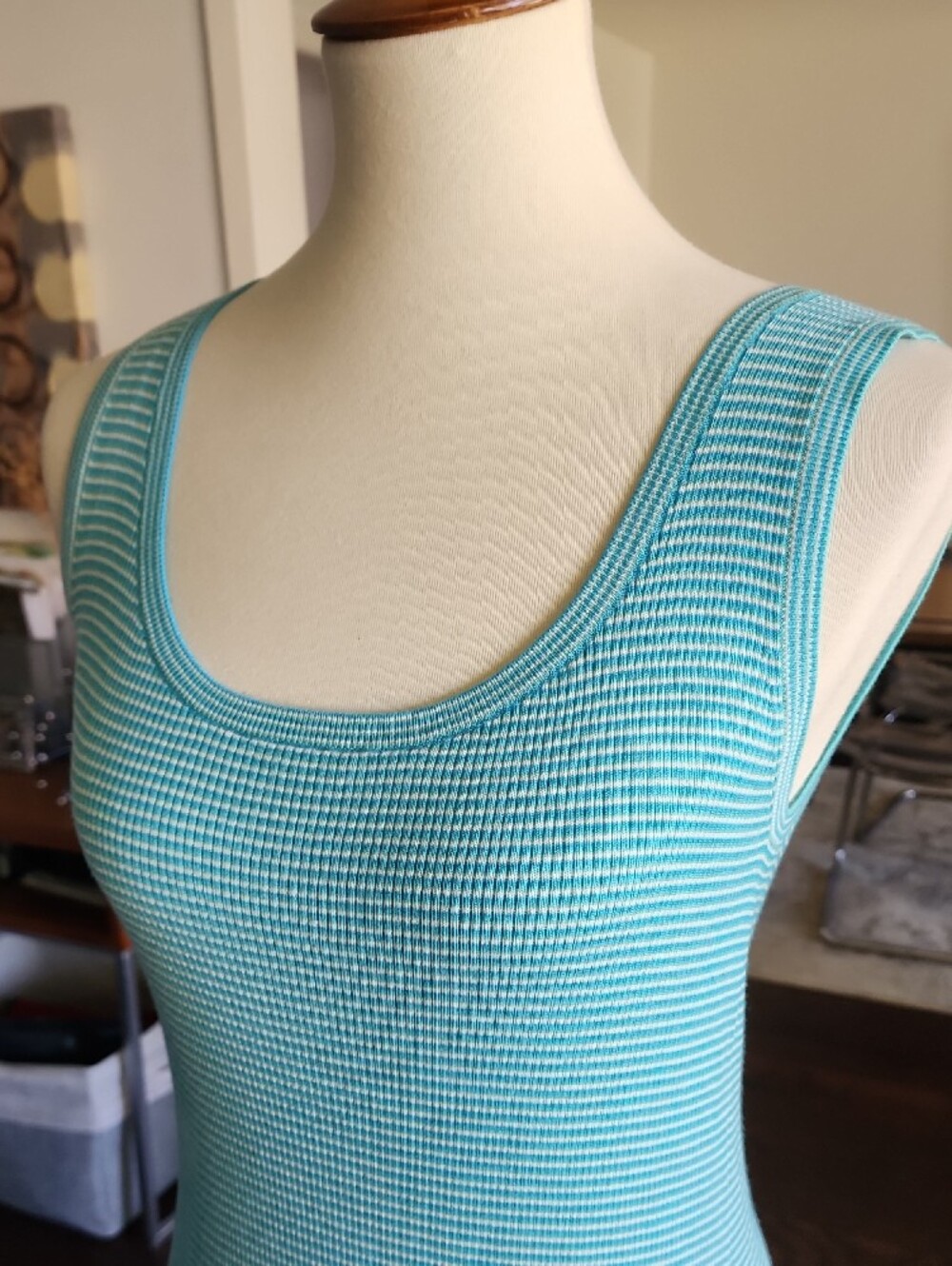 AKRIS Sleeveless Waffle Knit Tank Top in Aqua Blue